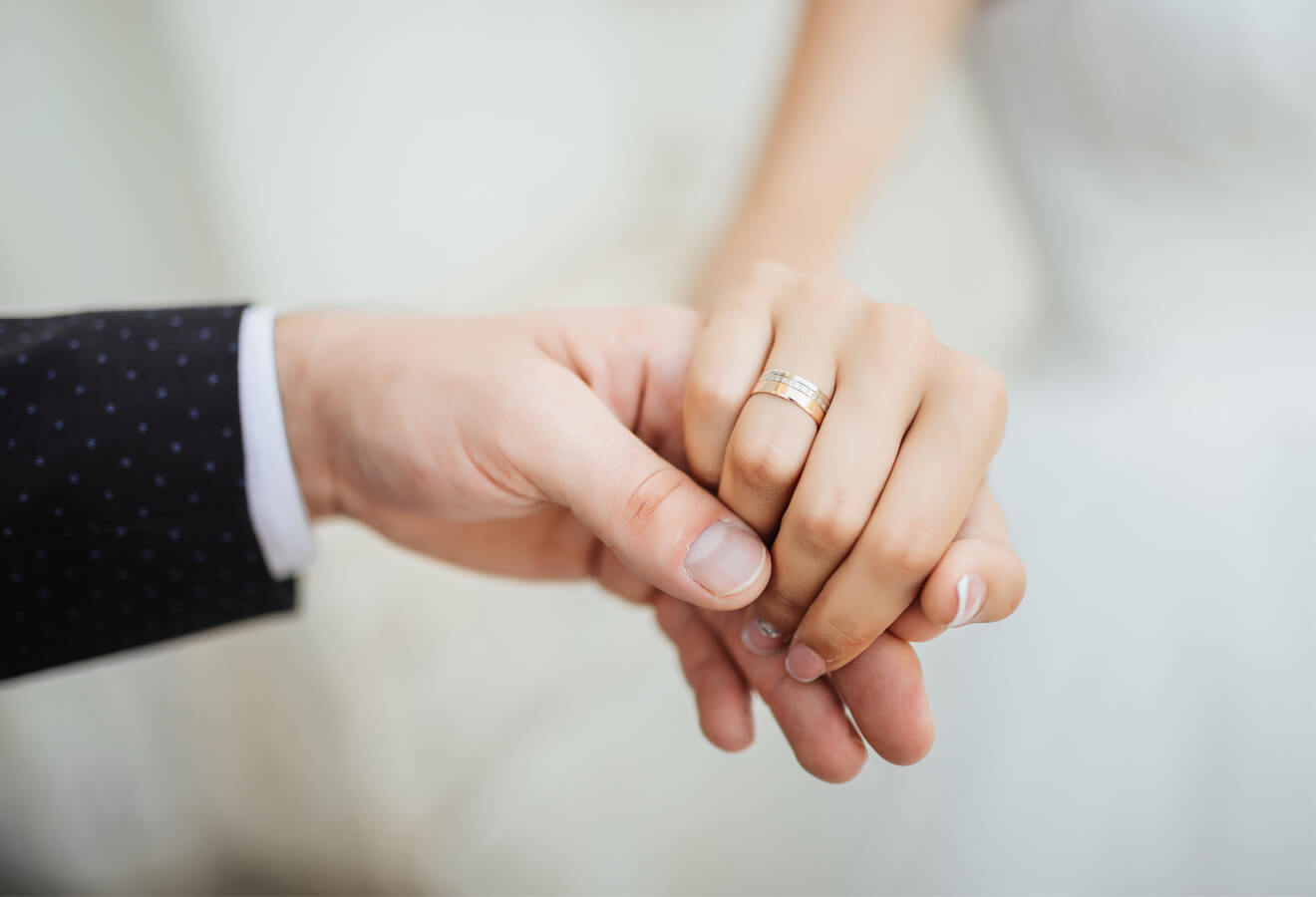 求婚、訂婚、結婚戒指戴法大全，怎麼戴最好？