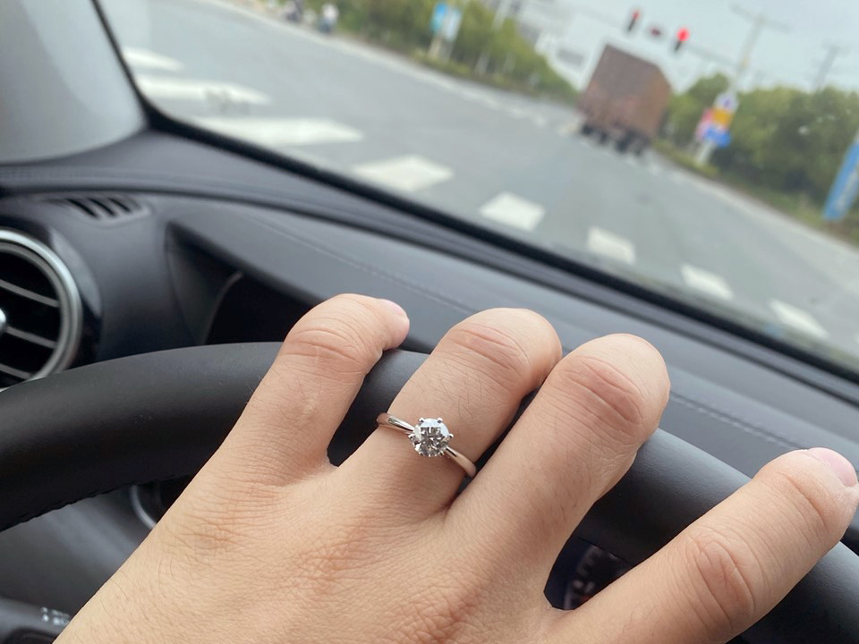 結婚時沒購買鑽戒的匿名A先生分享遺憾。