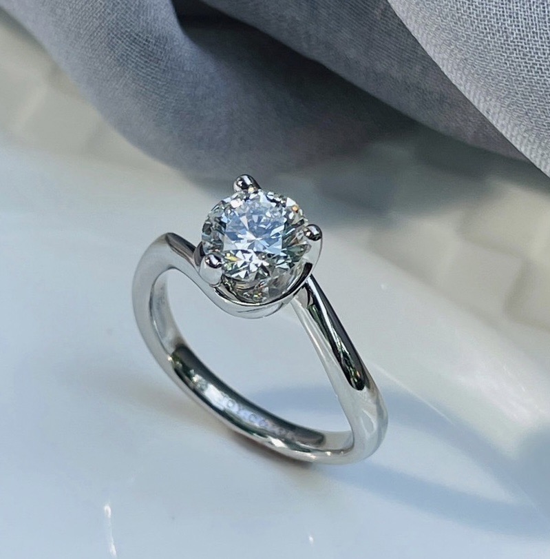 結婚對戒推薦5：〈公主玫瑰〉1克拉鑽戒